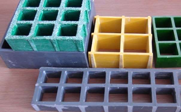一種玻璃鋼格柵板的制作方法